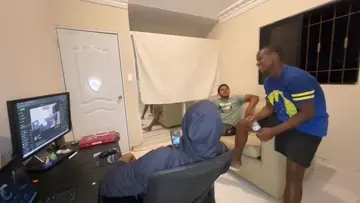 😂