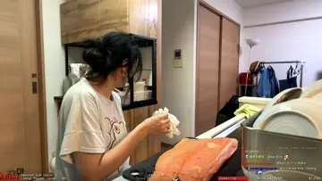 Zumi Shows Off Her Knife Skills