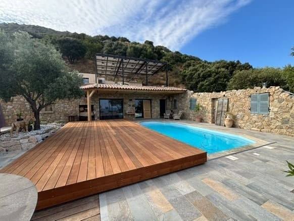 En Corse, les beaux jours durent longtemps. Quand la mer est