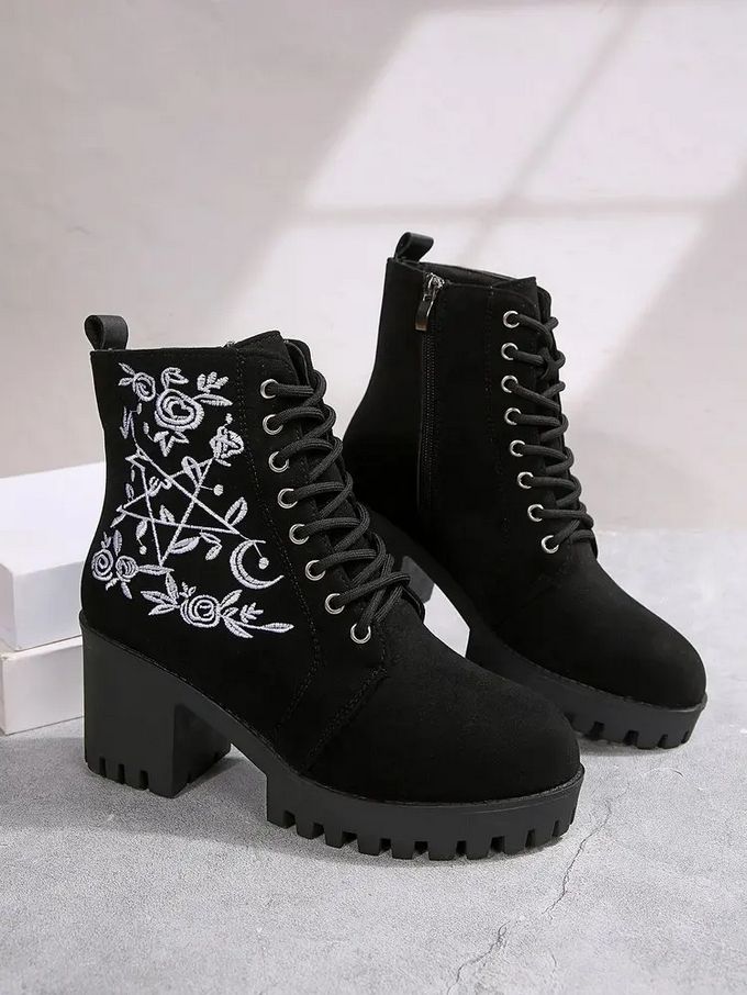 Black Embroidered Gothic Platform Boots - Witchy Lace-Up | L