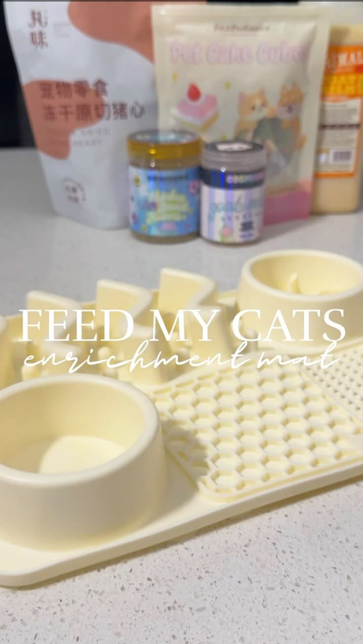A lil enrichment mat for the kitties 🐈 

Discounts 💌
🔖 “SIMP