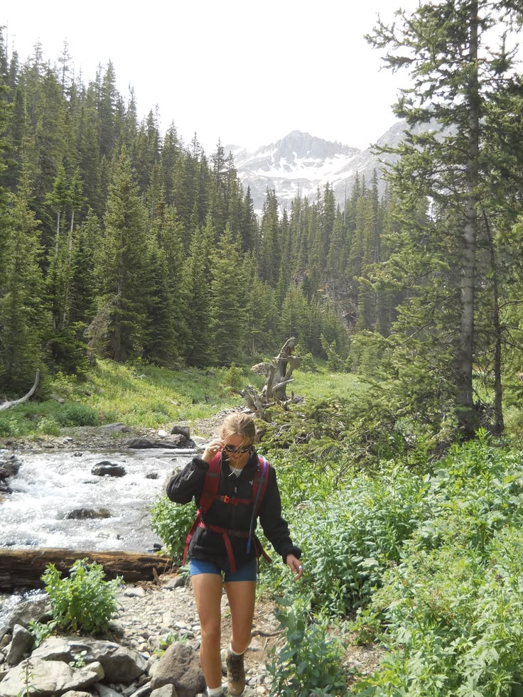 Hiking outfit, hiking fit, colorado, retro sunglasses, vinta