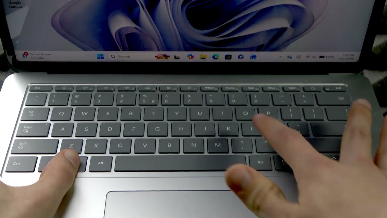 MICROSOFT Surface Studio 2 – Use Laptop as a Monitor